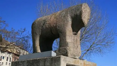 каменный кабан