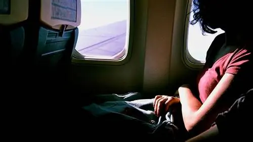 В продажу поступила умная маска, которая поможет лучше спать и избежать смены часовых поясов?