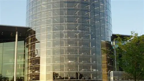 Прозрачный завод Volkswagen в Дрездене
