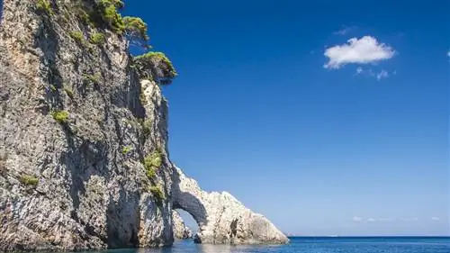 Средиземноморья летом привлекают больше всего туристов