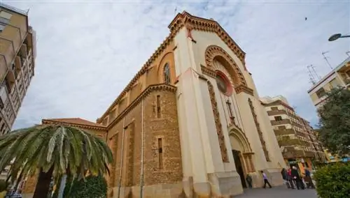 Фасад церкви Саграда Фамилия