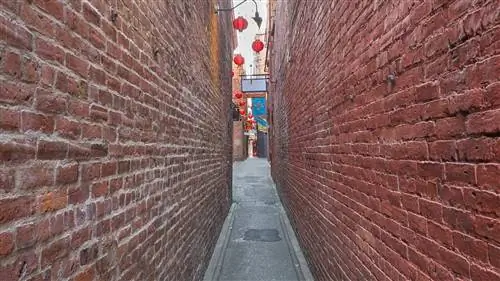 Самые узкие улицы мира