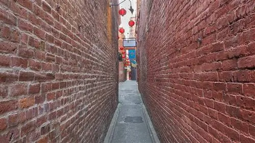 Откройте для себя 5 самых узких улиц в мире