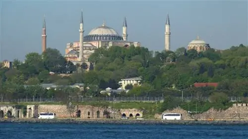 Это история стен Стамбула, символа города Турции