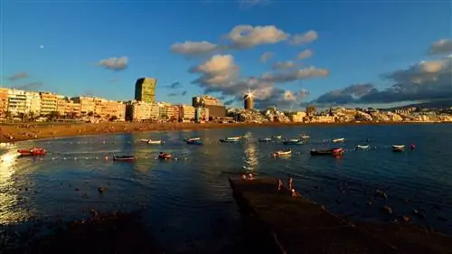 Панорама пляжа Лас Кантерас