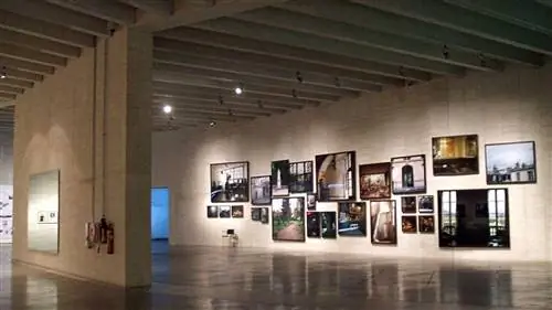 МУСАК, Леон