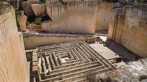 Piedra Viva - это то, что происходит, когда исполнительское искусство захватывает старые каменоломни на Менорке