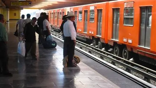Мехико. Самый длинный поезд метро