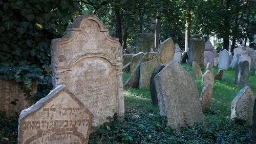 10 самых известных и зрелищных кладбищ мира