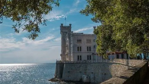 Замок Мирамаре