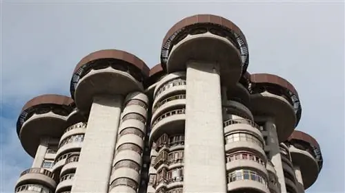 Здание Белых Башен