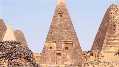 Это страна с самым большим количеством пирамид в мире, и нет, это не Египет