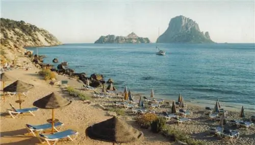 Архивное изображение пляжа на Ибице