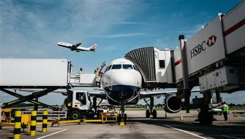 Советы, которые помогут преодолеть страх перед самолетами