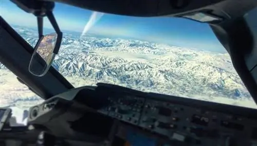 Советы, которые помогут преодолеть страх перед самолетами