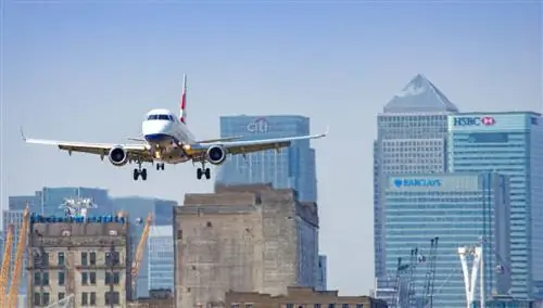 Советы, которые помогут преодолеть страх перед самолетами