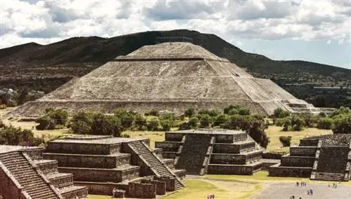 Пирамида Солнца в Теотиуакане
