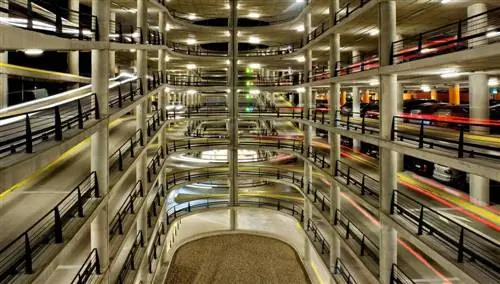 Парковка в аэропорту Мадрид-Барахас Адольфо Суарес