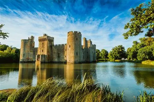 25 замков из реальной жизни, которые кажутся сказочными