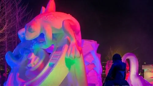 Откройте для себя международный чемпионат по снежной скульптуре