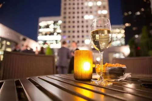 Лучшие города США для обедов на свежем воздухе во время пандемии COVID-19