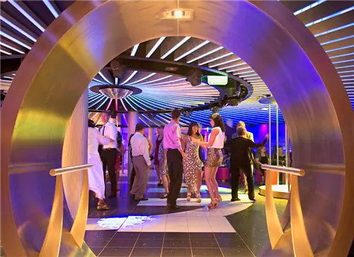 8 самых горячих ночных клубов на море