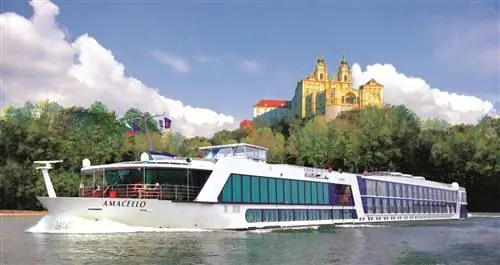 AmaWaterways делится немного AvaLove