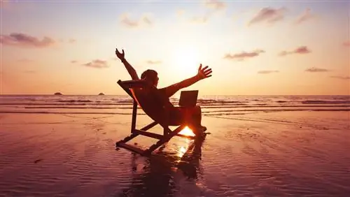 Стираем грань между отпуском и работой