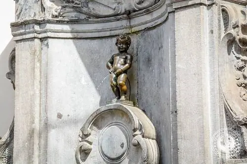 манекен писает