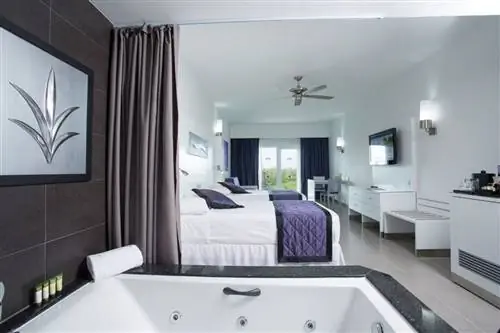 Опыт RIU только для взрослых