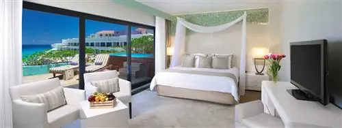 Воспользуйтесь скидками на & курортах Oasis Hotels, пока они не исчезли