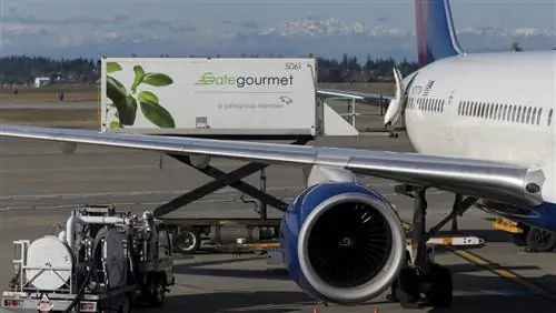 В аэропортах много летних вакансий