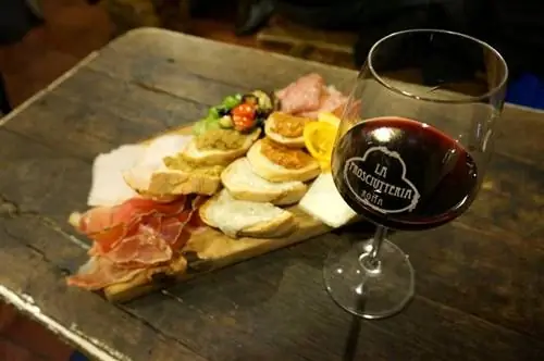 поехать в Рим и поесть в винном баре