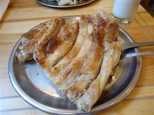 Приключения в уличной закусочной: Бурек