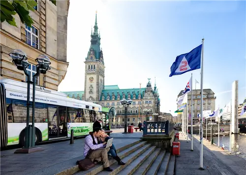 Новый курс помогает агентам продавать быстро развивающийся Гамбург