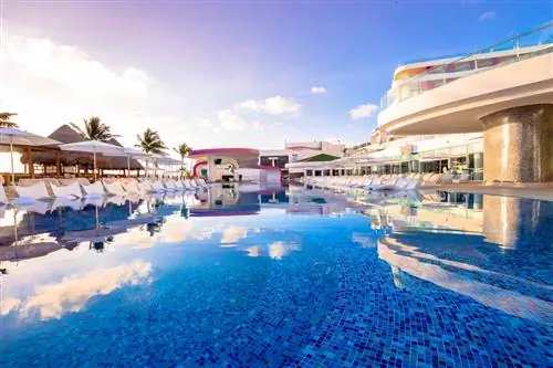 Курорт Temptation Cancun: новый лучший друг девушки