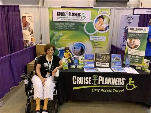 Человек с двойной ампутацией находит цель и успех в качестве домашнего турагента