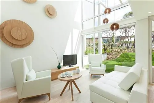 Сцена в семейном отеле в Португалии цветет