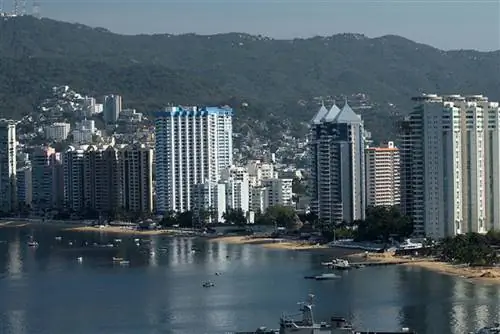 Катание на лодке в Акапулько: любовный роман, длившийся столетия