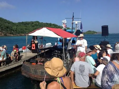 концерт на лодке в Гренаде