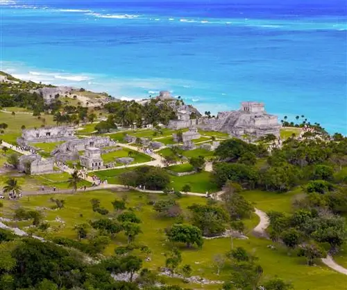 Исследователи мира майя