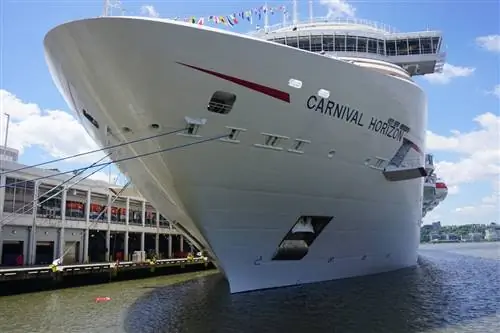 Круизные линии борются за возвращение в открытое море