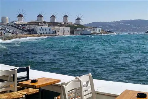 Почему вам стоит поехать на Миконос этим летом