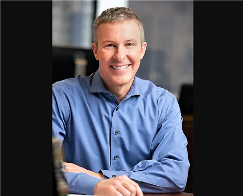 Генеральный директор United Airlines находится под огнем критики, но ему не следует этого делать