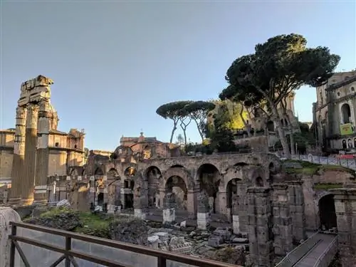 Все дороги действительно ведут обратно в Рим