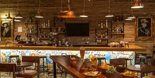 Стильный ужин с утра до вечера в The Fives Downtown