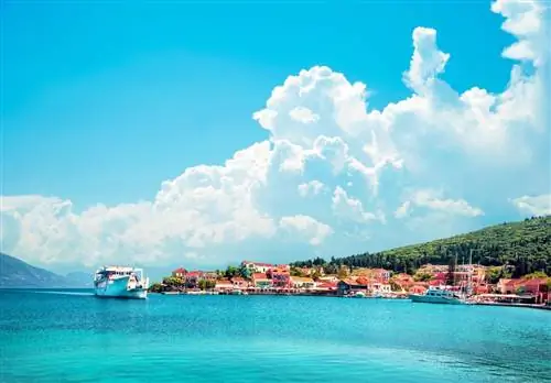 Откройте для себя очаровательную историческую деревню Нидри с круизами Crystal Cruises