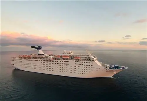 В чем разница между празднованием Багамских островов и грандиозным праздником?