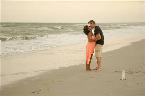 Funjet любит объявления о помолвках