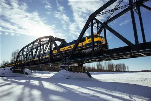 Ловля поезда и гонка за светофорами на железной дороге Аляски